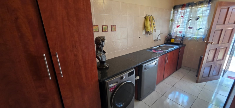 6 Bedroom Property for Sale in Wilkeville North West